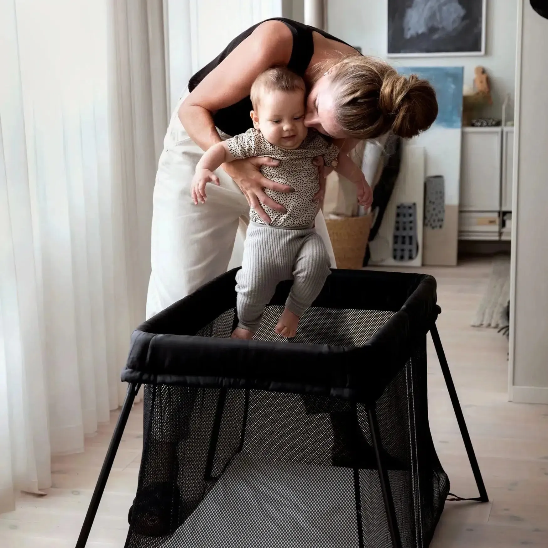 Baby Bjorn - Travel Crib Light - Black Mesh