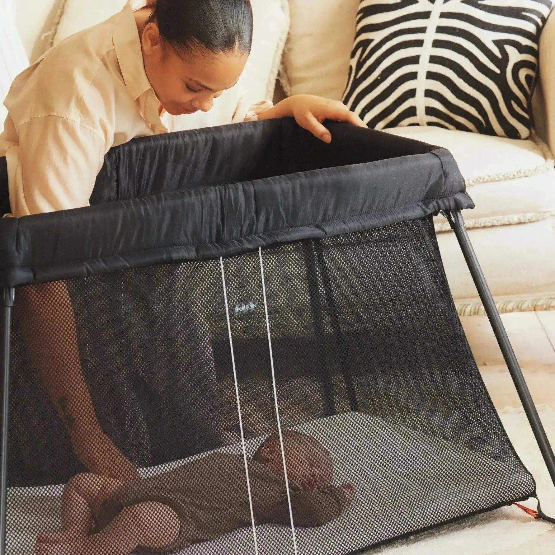 Baby Bjorn - Travel Crib Light - Black Mesh